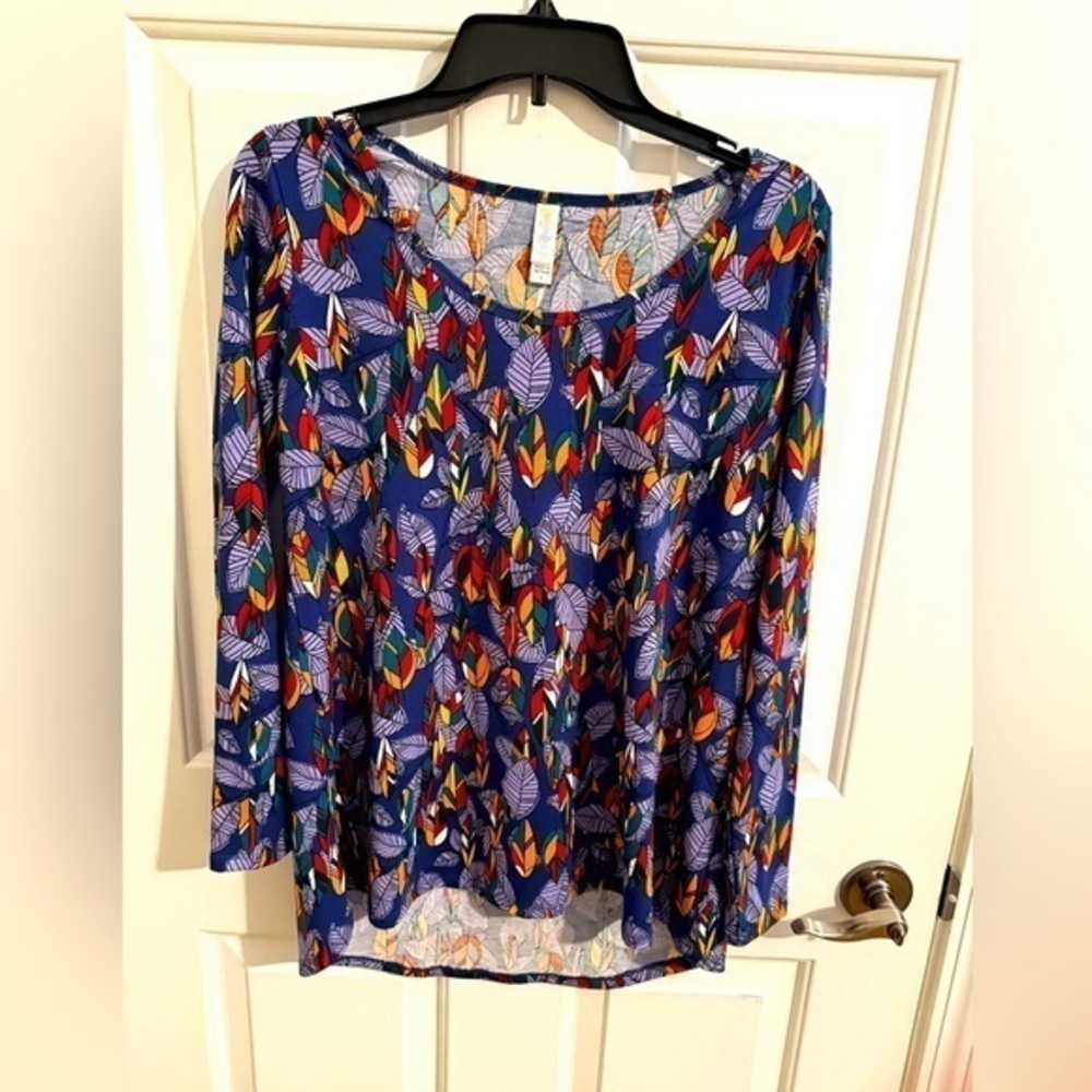 LuLaRoe Lynnae blouse size S